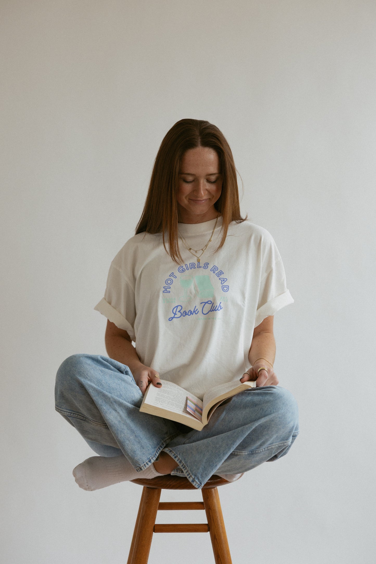 Hot Girls Read Book Club Badge Short Sleeve Tee