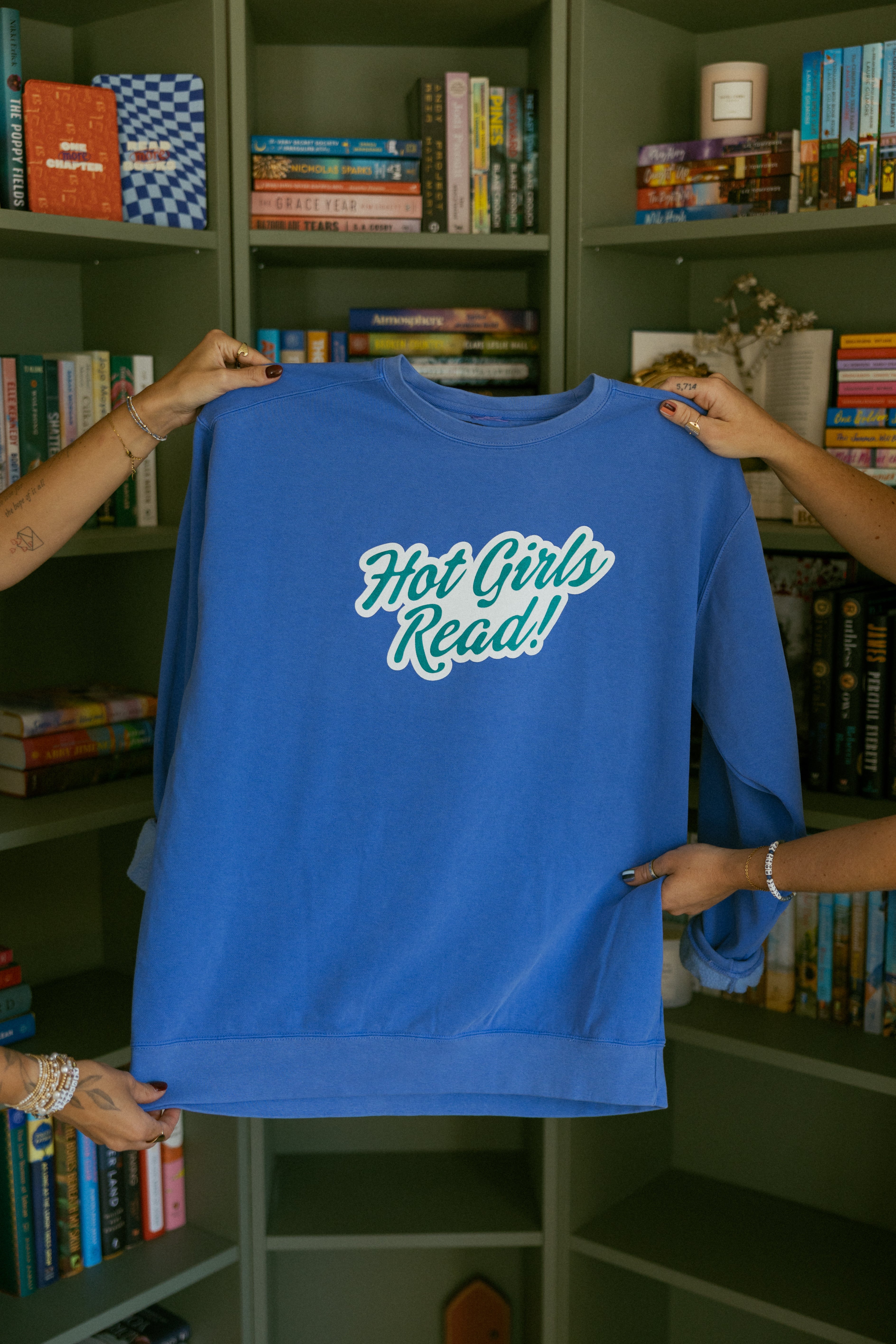 Brady x ARC Hot Girls Read Crewneck – Allie Rose Co.
