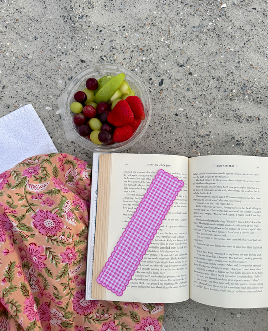 Scalloped Gingham Bookmarks