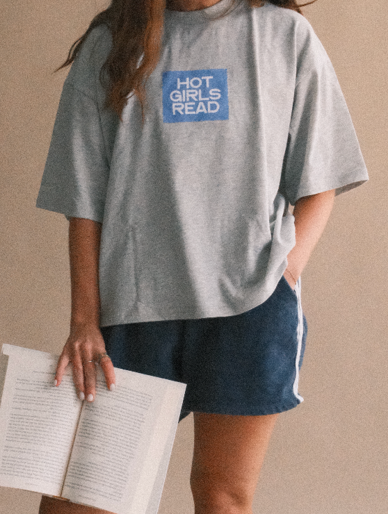 Badge Hot Girls Read Cropped Tee